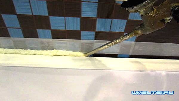 Герметизация стыков между стеной и ванной Герметизация стыков между стеной и ванной